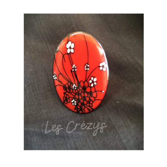 Bague réglable ovale rouge et fleurs noires et blanches
