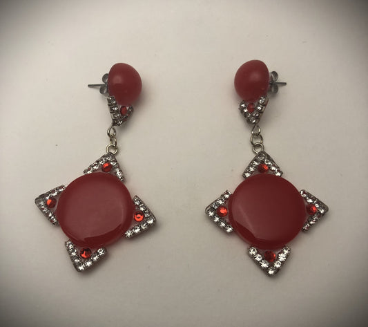 Boucles en résine rouge et strass