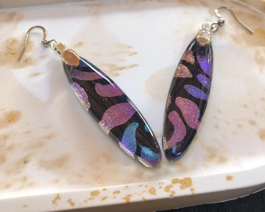 Boucles d'oreilles longues ovales agrémentées de pigments caméléon