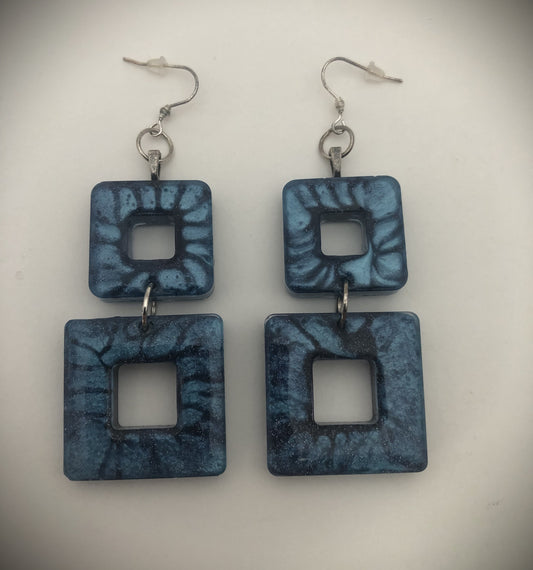 Boucles en résine bleue marbrée et pailletée